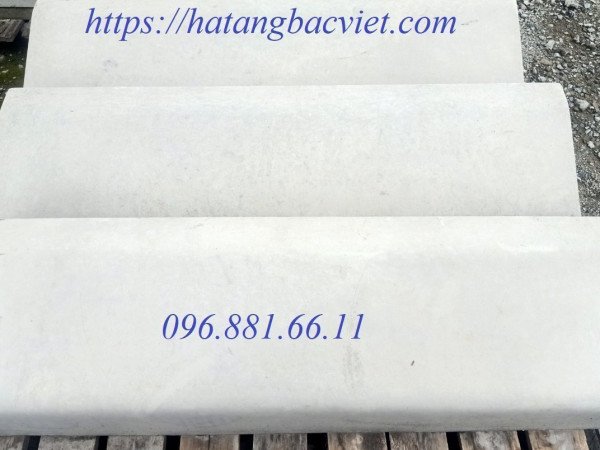 Bó vỉa bê tông đúc sẵn khuôn nhựa kích thước 20x22x100cm