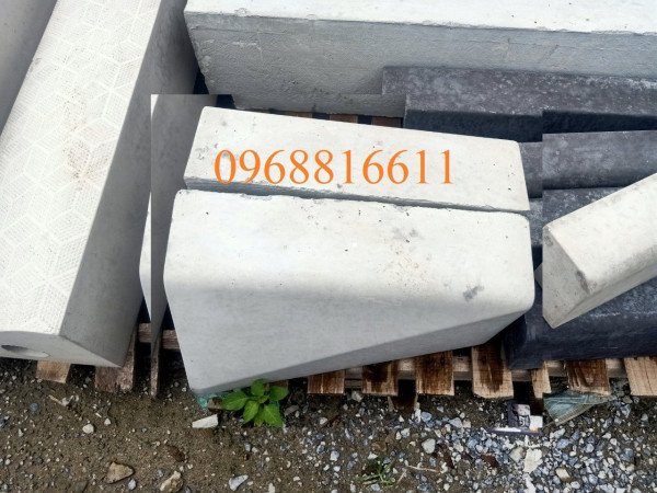 Bó vỉa bê tông vuốt nối, hạ hè 23x26x50cm